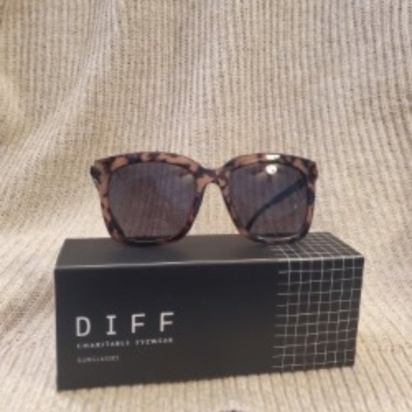 NWT - DIFF Charitable Eyeware - Hailey Sunglasses - Picture 6 of 6